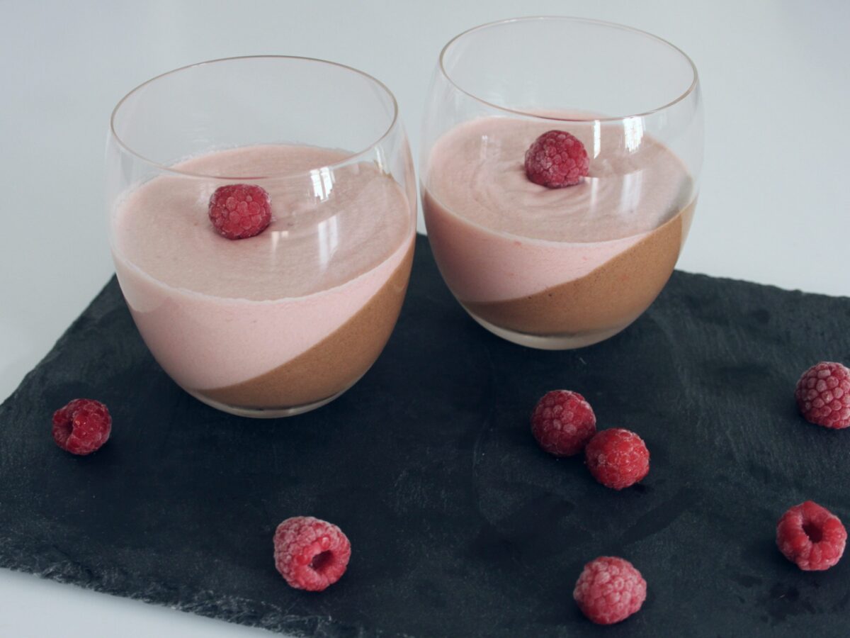 Chokolade & hindbærmousse – nem og lækker dessert