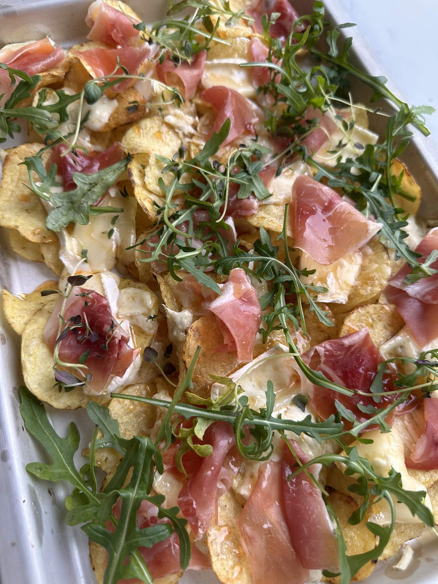 Charcuteri nachos - en lækker snack med masser af smag