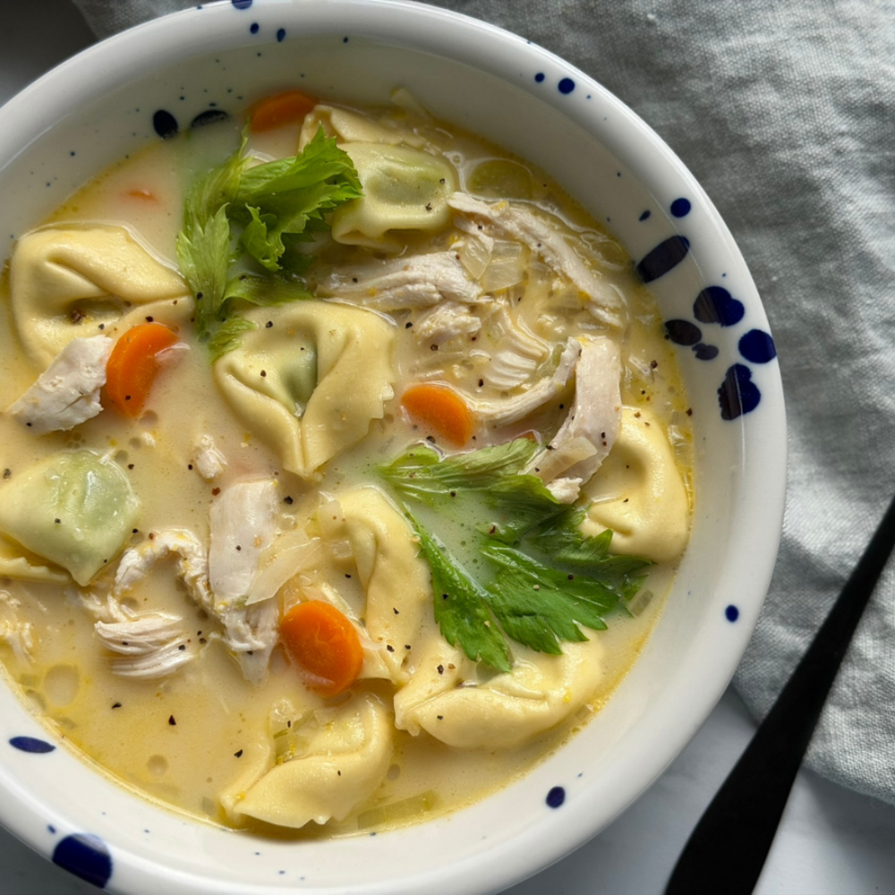 Tortellinisuppe med kylling og citron