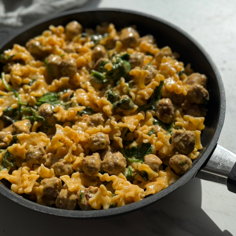 Cremet pasta med mini kødboller